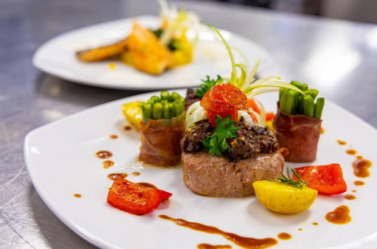 Hotel Latini 젤암제 외부 사진