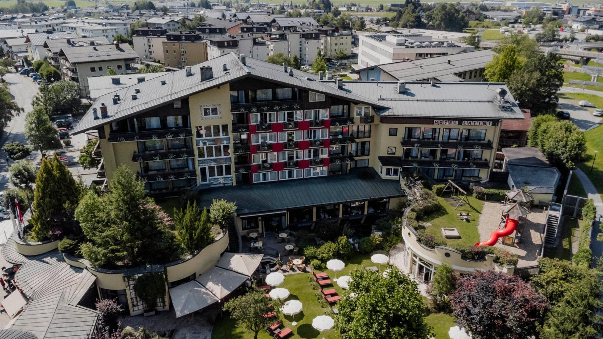 Hotel Latini 젤암제 외부 사진